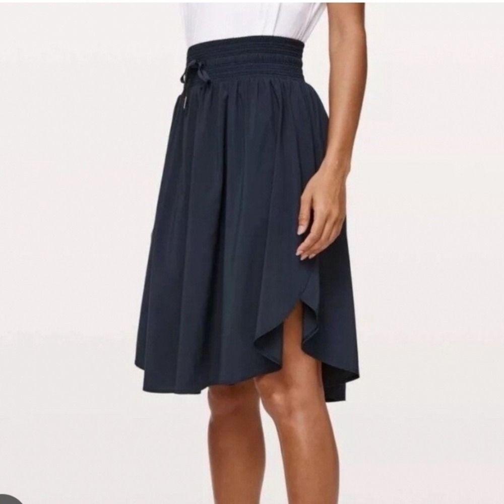 Lululemon Navy Time to Flounce Skirt Athletic Everyday Skirt Drawstring Size 2-4